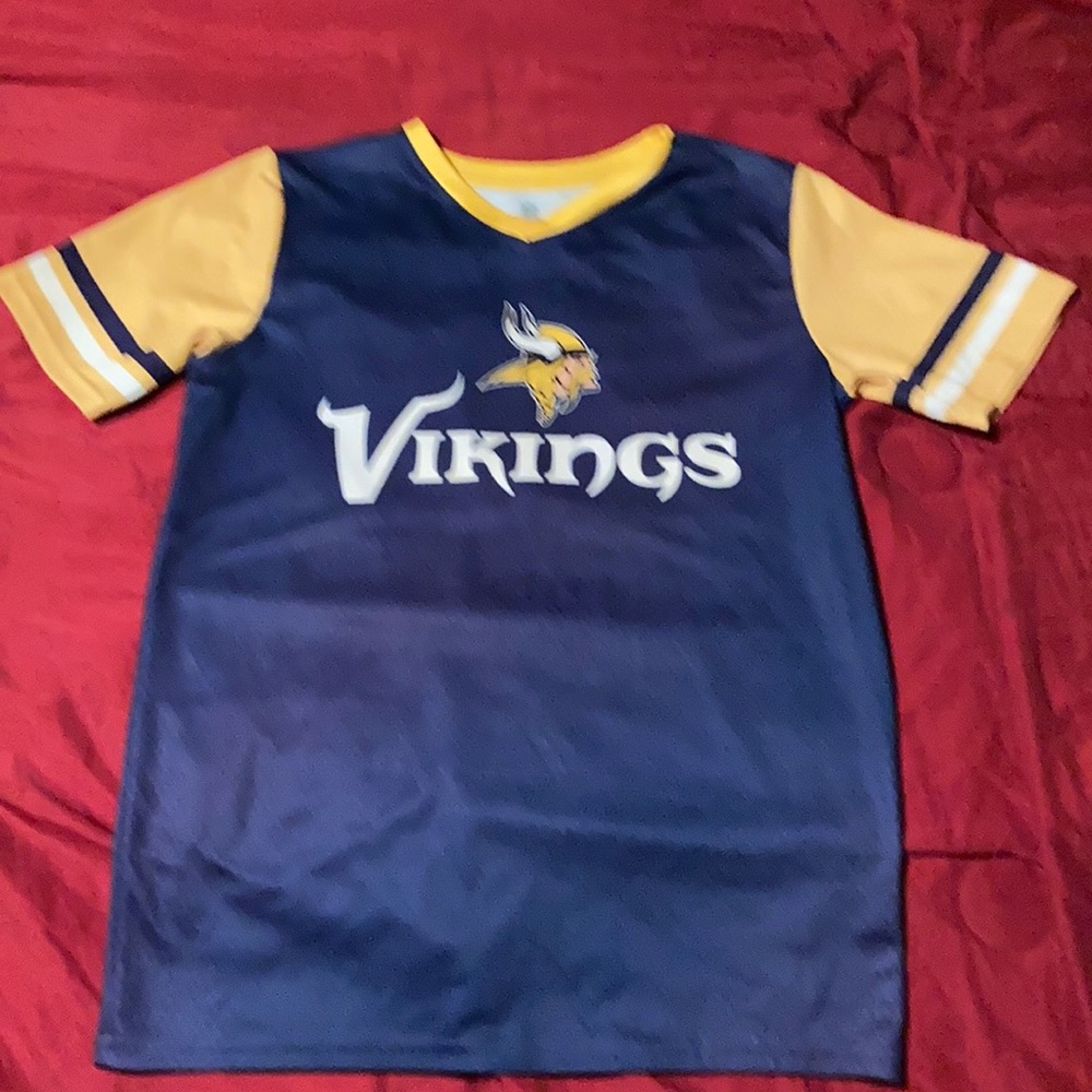 Vikings shirt new condition. Size-large